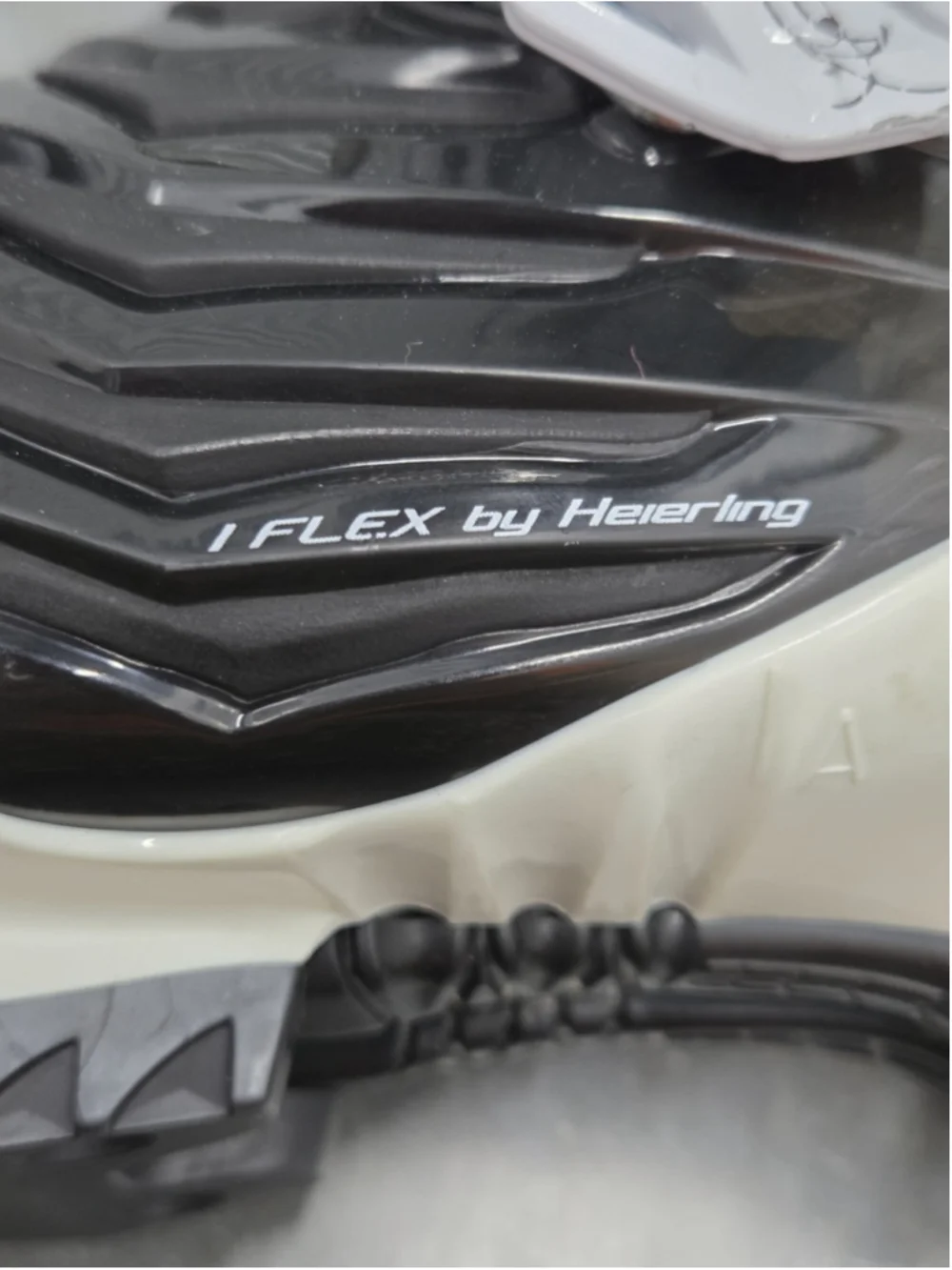 Atomic Hawx 90 Thermal Fit Hi-Perf Fit 100mm 22.0-22.5 Pre-owned